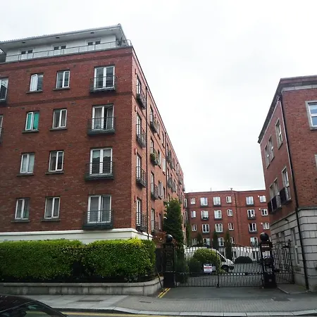 Apartment Halfpenny Bridge Holiday Homes - Little Library *
